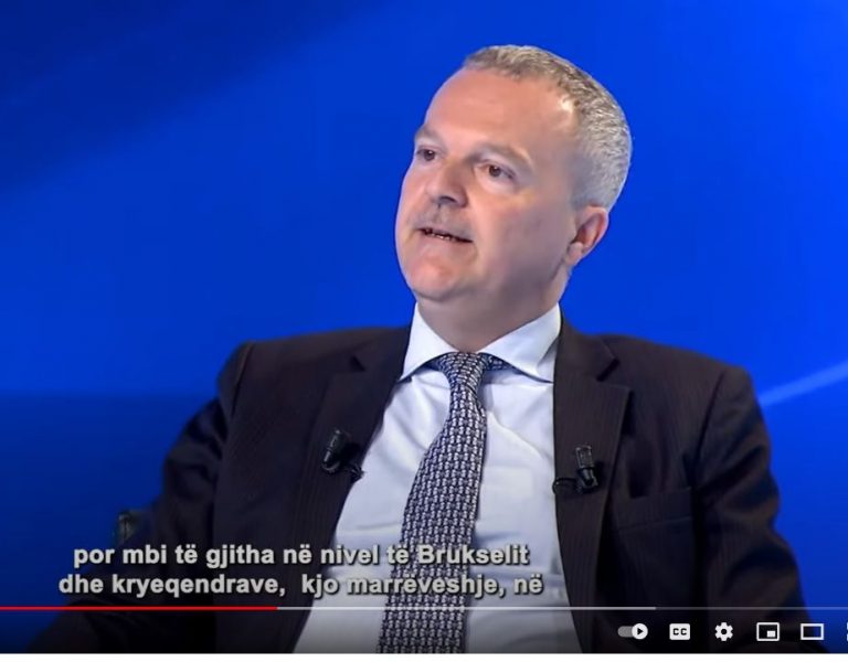 Un momento dell'intervista (Klan Kosova)